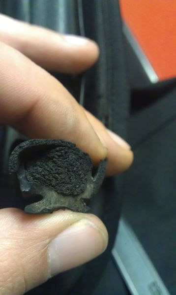Fichier:Joint-casquette-capote.jpg